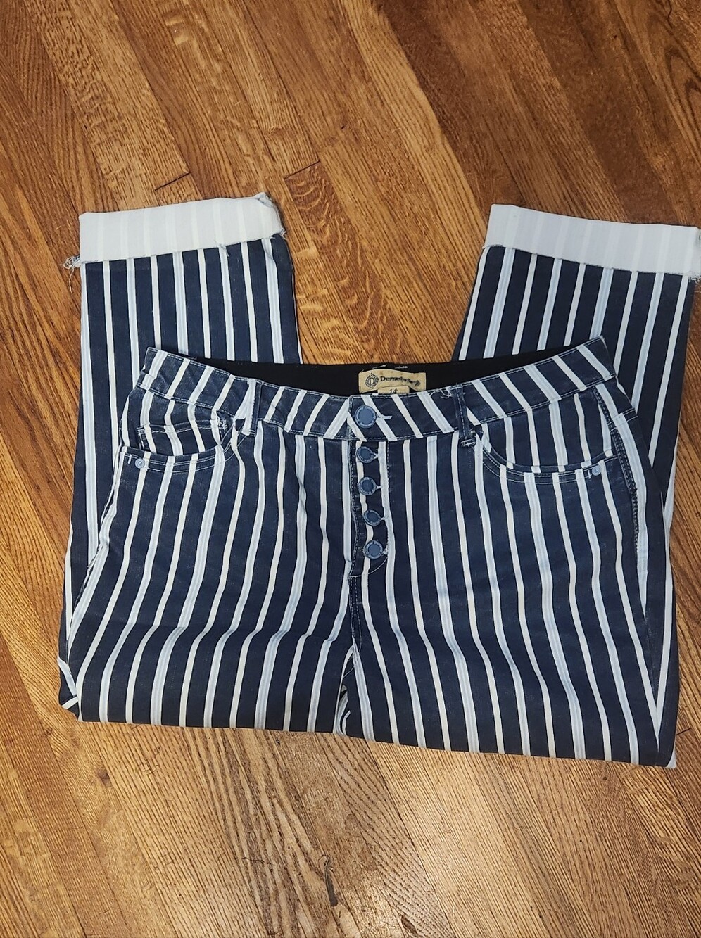 Democracy Button-Fly Capri Jeans